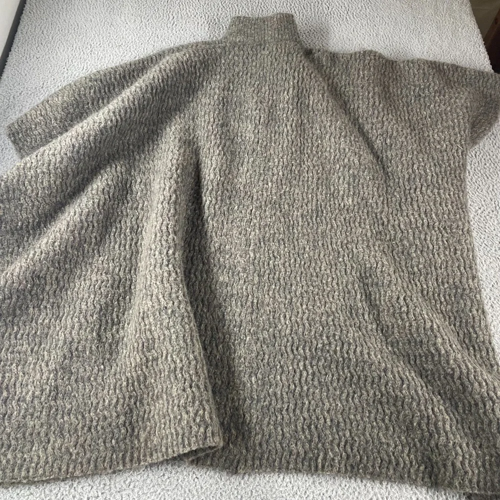 The Normal Brand Mountain Knit Poncho Womens OS‎ Wool Blend Knit Soft Comfy NEW